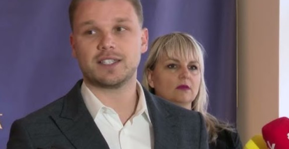 Miniću, kakve vam to zakone podmeću pa ih povlačite?