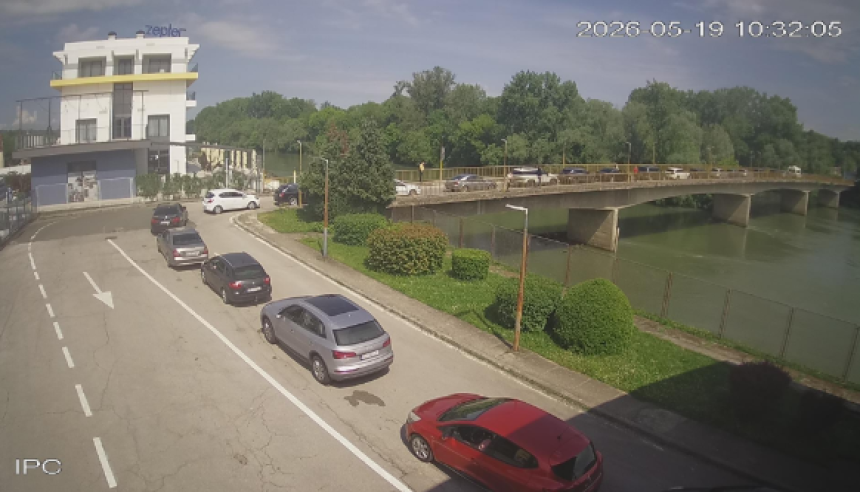 У Градишци колапс, гужве у Градини и Козарској Дубици