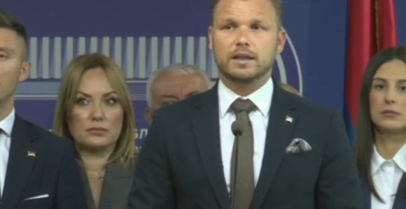 Vlada nametne, pa povuče zakone ako ne prolaze