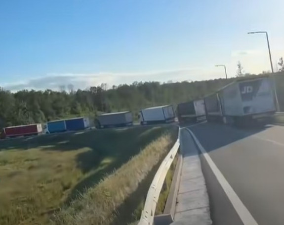 Gužve na granici u Gradiški: U kolonama se gube milioni