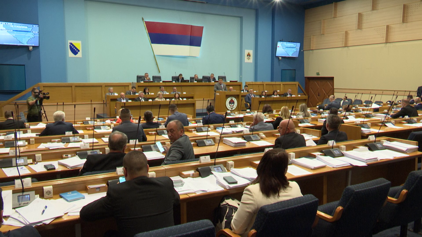 Бурна сједница НС Републике Српске о затварању ОХР-а: Опозиција подсјетила на "љубав СНСД-а са странцима"