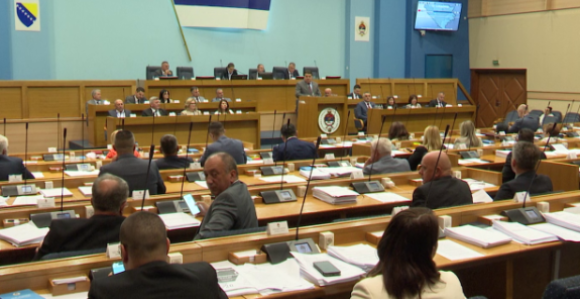 Burna sjednica NS Republike Srpske o zatvaranju OHR-a: Opozicija podsjetila na "ljubav SNSD-a sa strancima"