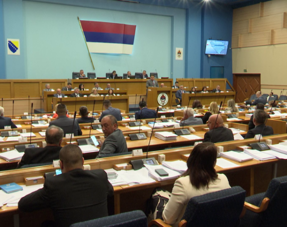 Burna sjednica NS Republike Srpske o zatvaranju OHR-a: Opozicija podsjetila na "ljubav SNSD-a sa strancima"