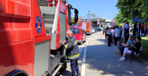 Zaposleni u zgradi Vlade distrikta Brčko evakuisani