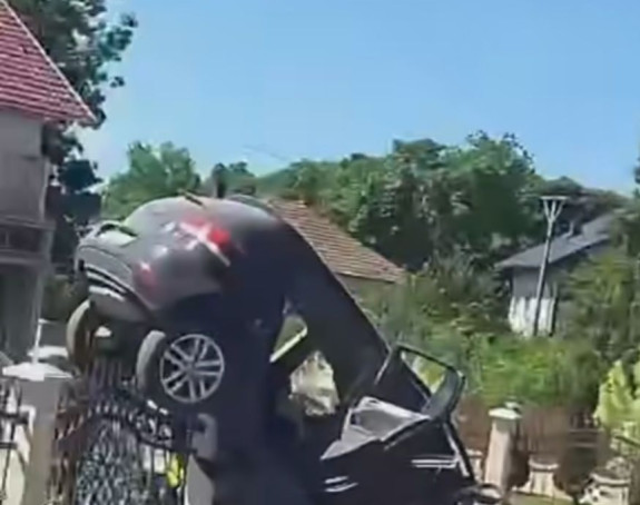 Stravična nesreća kod Modriče: Jedna osoba poginula