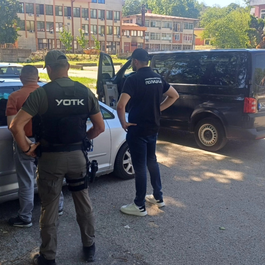 Na meti profesori, policajka, odbornik, privrednici…