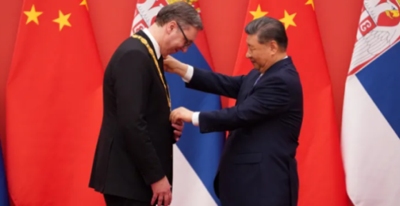 Vučić Siju uručio poklone kojima se Srbija ponosi