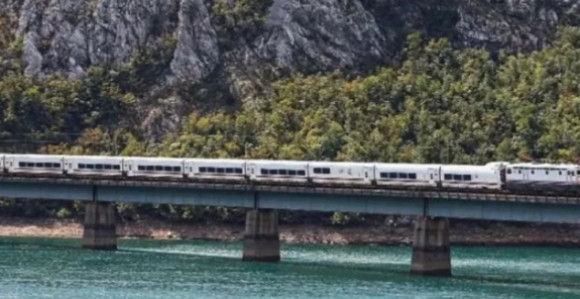 Blokirani vozovi za Mostar: Putnici išli autobusima