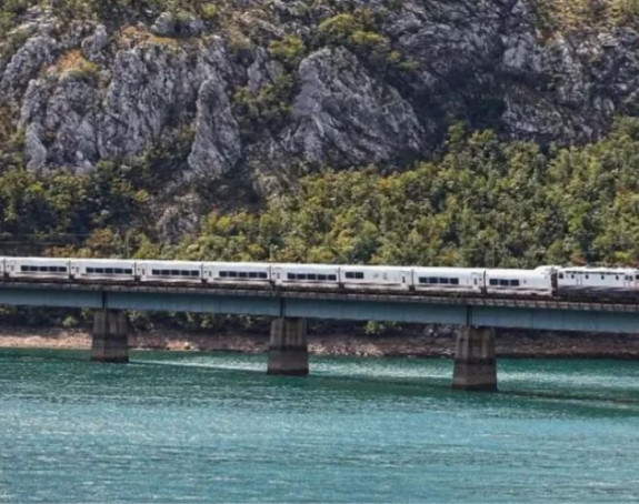 Blokirani vozovi za Mostar: Putnici išli autobusima