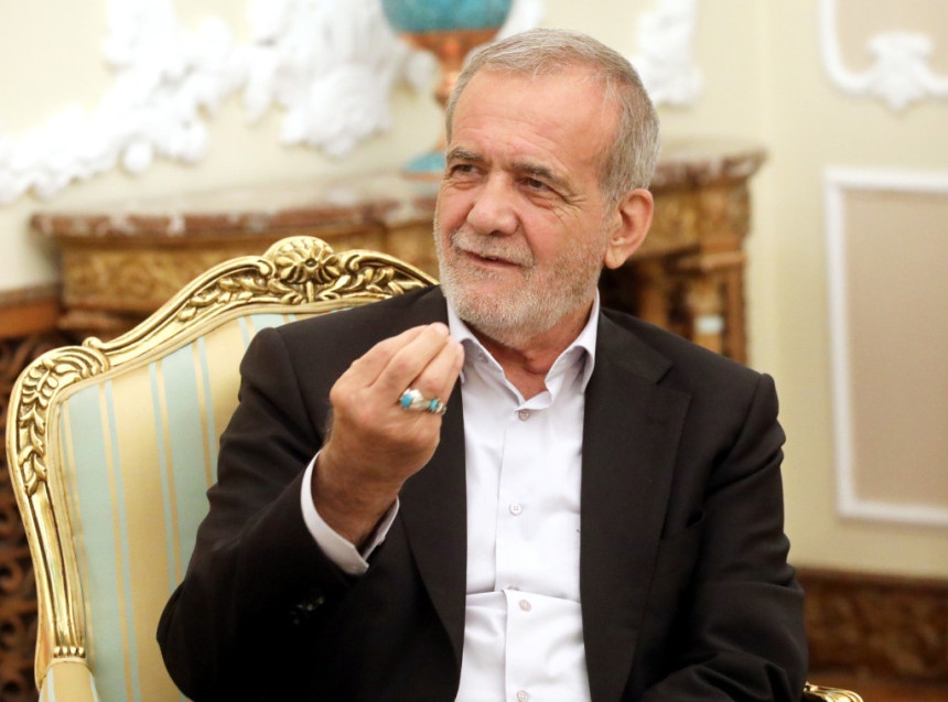 Пезешкијан послао писану оставку Моџтаби Хамнеију