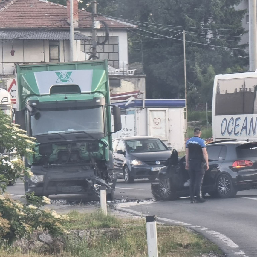 Teška nesreća kod Tuzle: Povrijeđeno više osoba