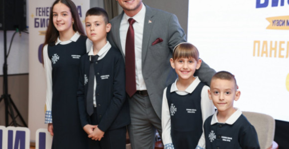 Ovako će izgledati đačke uniforme za učenike