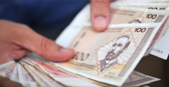 Putem donacija na račune stranaka slijevaju se milioni