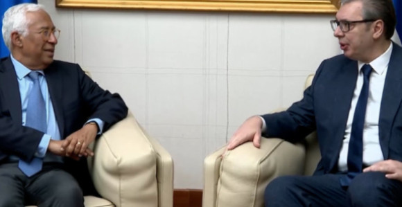 Vučić dočekao Koštu na aerodromu "Nikola Tesla"