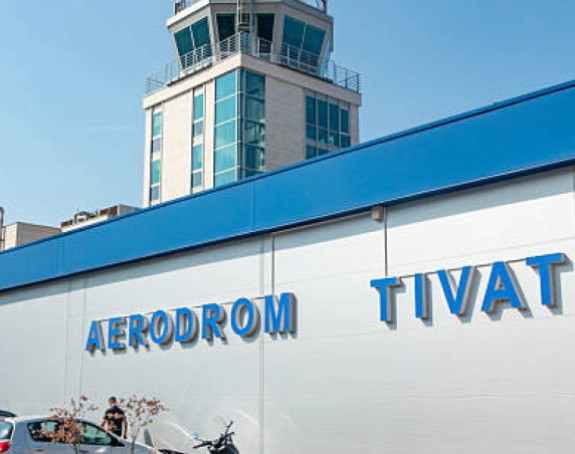 Avion iz Srbije sa 90 putnika policija zadržala u Tivtu