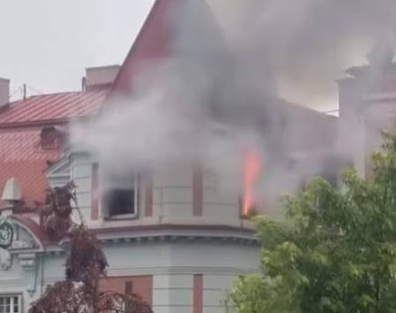 Beograd: Požar u ambasadi Pakistana, vatrogasci na terenu