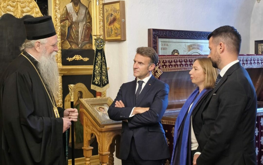 Макрон у друштву Милатовића посјетио Цетињски манастир