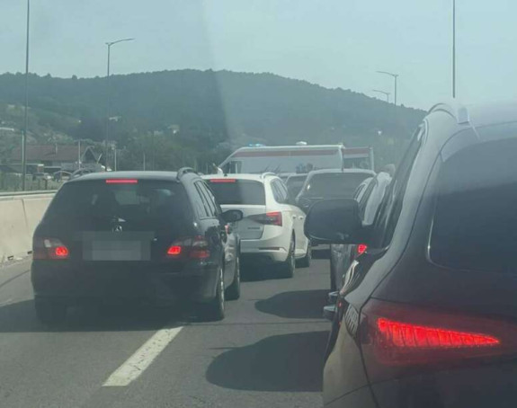 Nesreća na brzoj cesti Banjaluka-Laktaši, stvaraju se gužve