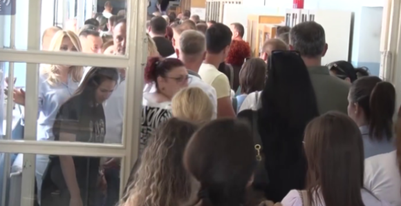 Velike gužve na biračkim mjestima u Gračanici