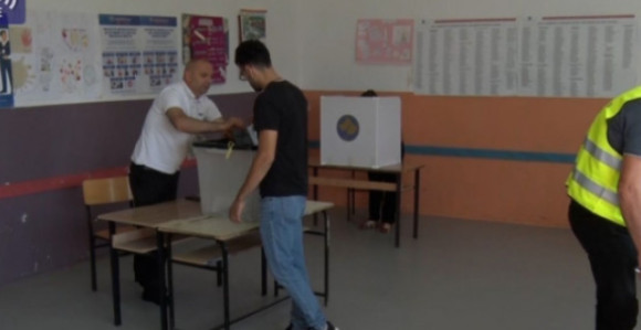 KiM: Do 13h izlaznost 15,86%, najveća u srpskim sredinama
