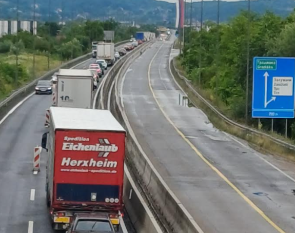 Vozači oprez: Tri udesa potpuno paralisali Banjaluku