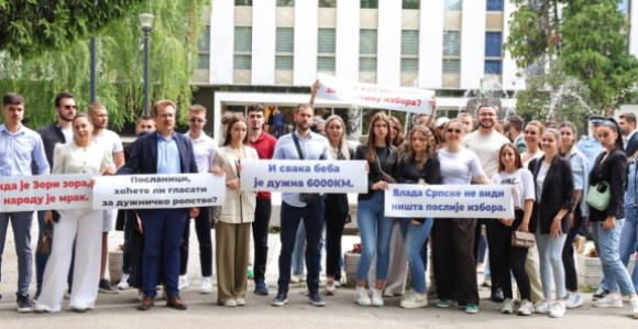 Otkud vam pravo da preko noći svako dijete zadužite za 2.000 KM?!