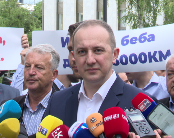 СНСД покушава да купи изборе новим задуживањем