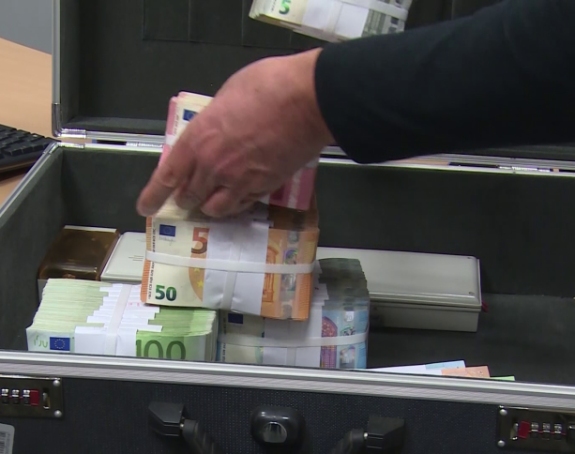 Vlada ne mari za kritike i ide na berzu po novih 50 miliona KM