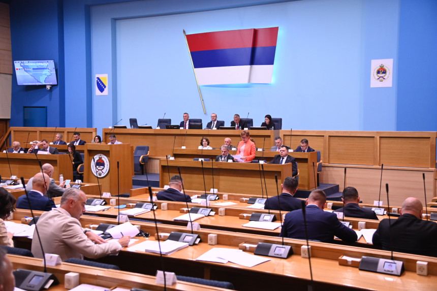 Нова задужења и ребаланс буџета пред НС РС (УЖИВО)