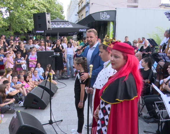 Svečanim defileom otvoren Festival uličnih zabavljača