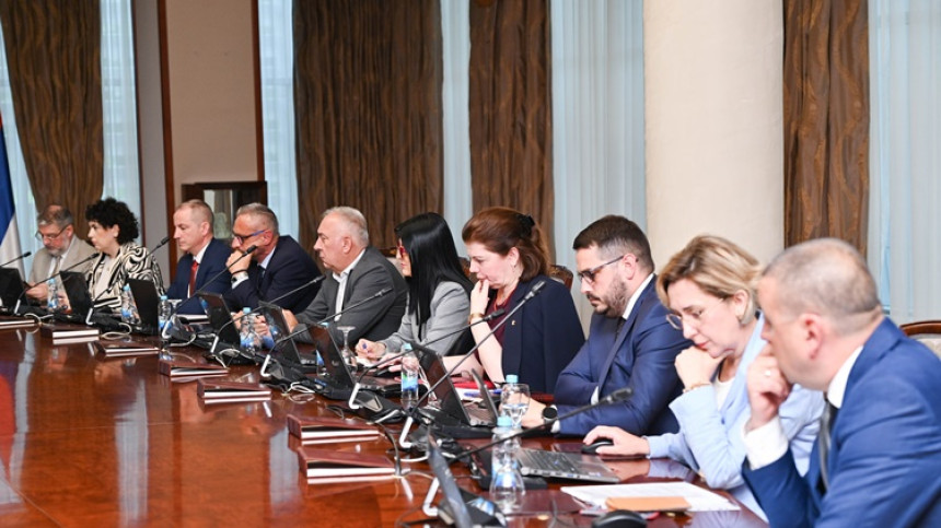 Србија у Републику Српску уложила стотине милиона марака