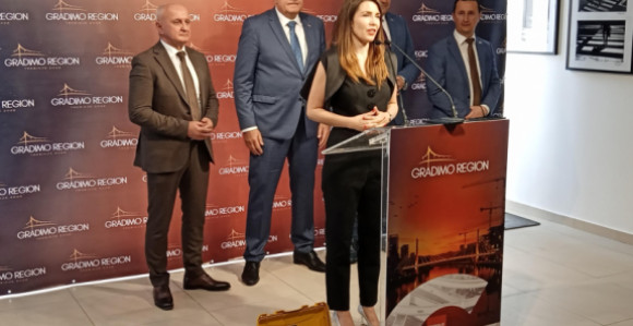 Vlastodršci donose helikopterima nova stara obećanja na jug Srpske VIDEO