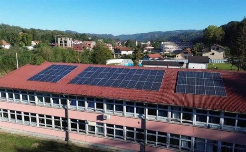 Lopare: Srednja škola "Vuk Karadžić" dobila klima uređaje