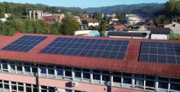 Lopare: Srednja škola "Vuk Karadžić" dobila klima uređaje