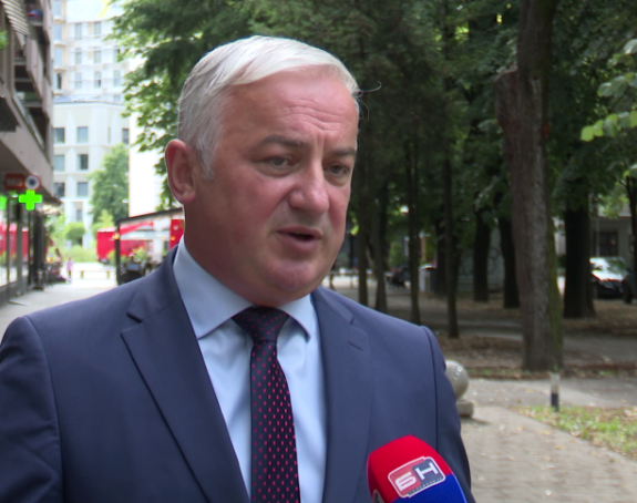 Višesatna čekanja na granicama su za građane ponižavajuća