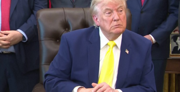 Трамп: Ормуски мореуз је отворен, имамо двије ствари