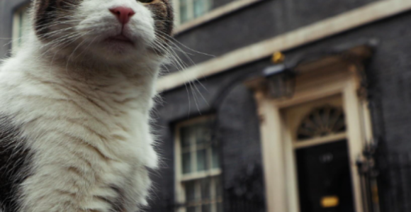 Lari ispratio i šestog britanskog premijera, čeka sedmog (FOTO)