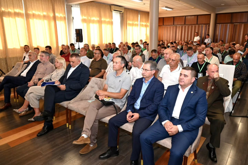Није ловачка: Минић се обавезао да ће радити у интересу ловаца