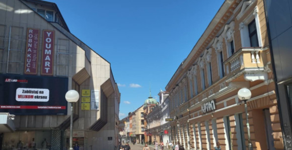 Vreli talas tek stiže: Puste ulice u gradu na Vrbasu (FOTO)