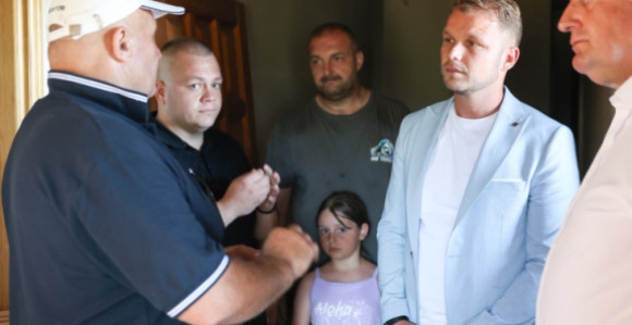 Stanivuković uručio novčanu pomoć porodici Majstorović