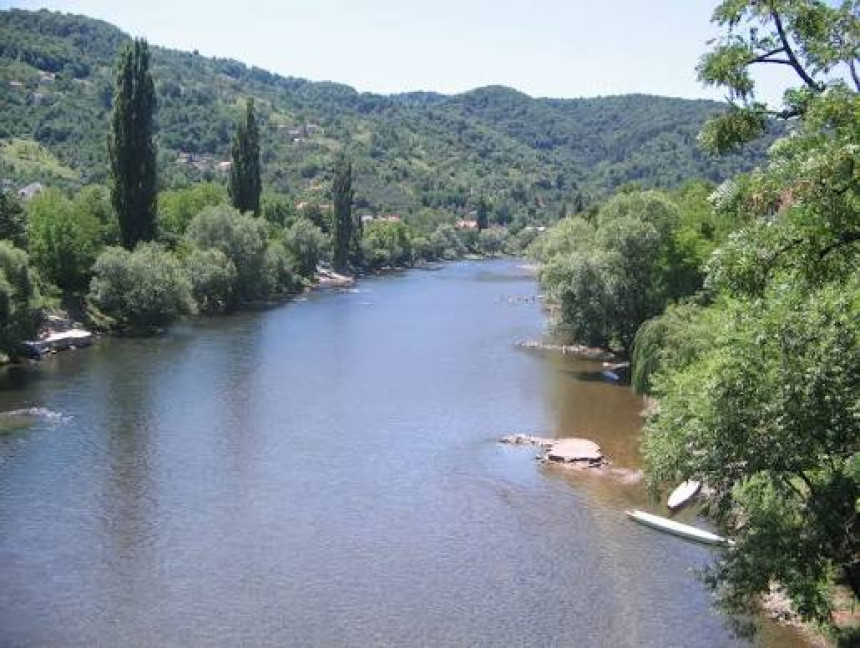 Djevojka skočila sa mosta u Vrbas i počela da se davi