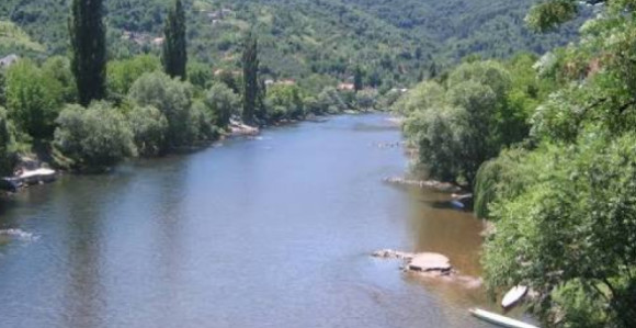 Djevojka skočila sa mosta u Vrbas i počela da se davi
