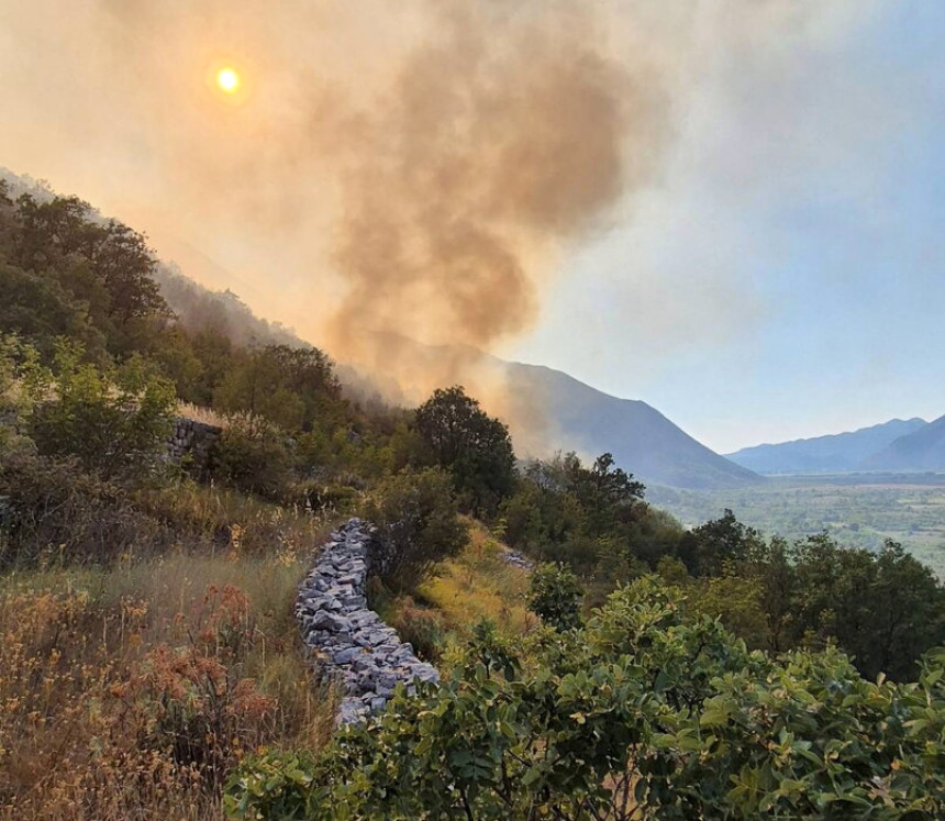 Teška noć za vatrogasce Trebinja zbog požara