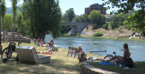 Banjalučani spas od vrućine pronašli uz rijeku Vrbas