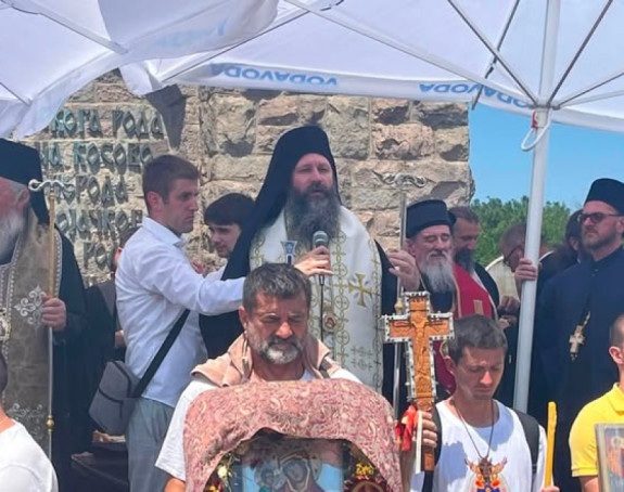 Održan parastos na Gazimestanu srpskim junacima