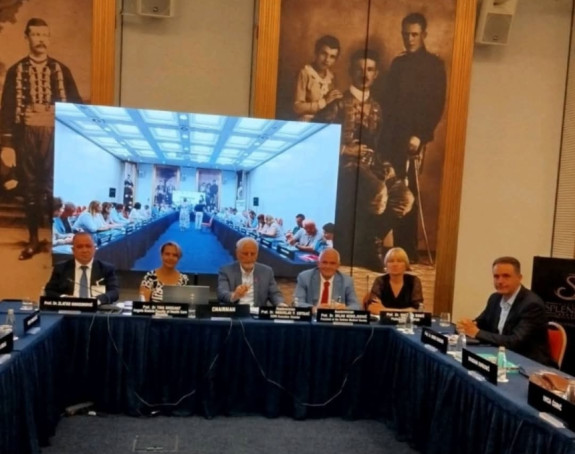 Prof. dr Maksimović uveo prvu vještačku inteligenciju u zdravstvu regiona