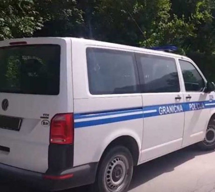 Комби полиције БиХ превозио намјештај у Хрватску?