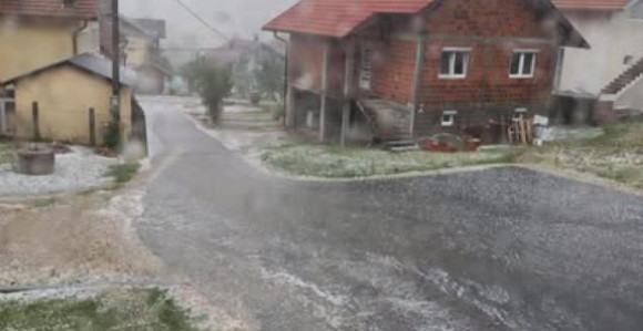 Pojedine dijelove BiH tokom noći pogodilo snažno nevrijeme