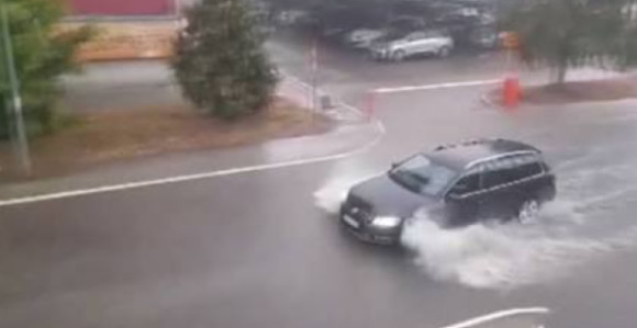 Nevrijeme i brojni radovi usporavaju saobraćaj