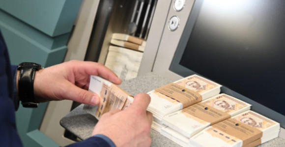 Првог дана аукције слаб интерес за обвезнице Српске